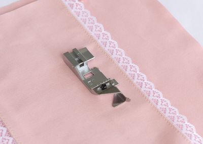 (3K6) Baby Lock Blondepåsyingsfot Gr.9