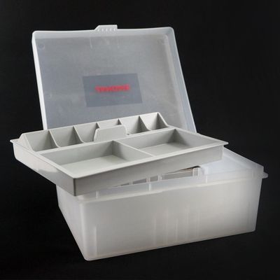 (20D3) Tilbehørsboks Janome / Accessory box for 9mm