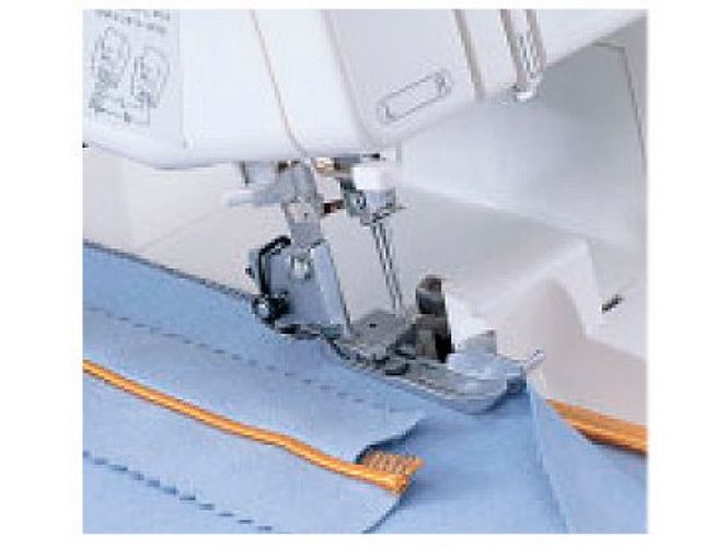 Hovedbilde (i8) Brother piping foot SA210 overlock