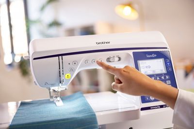 Brother Innov-is 1850Q Premium sy- og quiltemaskin med kraft, presisjon og stort arbeidsområde.